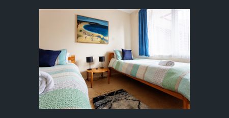 Furnished 3 bedroom with Garage- available for 12 months - Photo 4