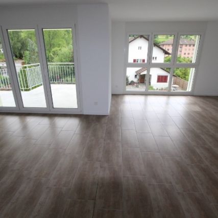 Moderne und helle 4,5-Zimmerwohnung mit eigenem Waschturm, Waschraum und Balkon in Reinach - Photo 1