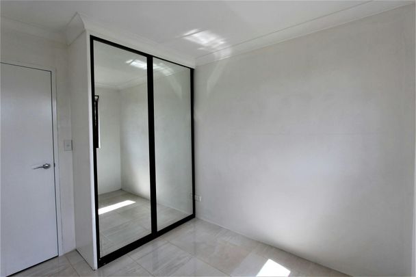 Great Location, walking distance to all amenities - Photo 1