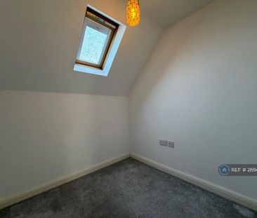 3 bedroom semi-detached house to rent - Photo 6