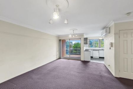 SPACIOUS 2-BEDROOM, WALK TO STATION! - Photo 4