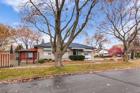 For Lease - 46 Basildon Crescent, Toronto, Ontario - Photo 2