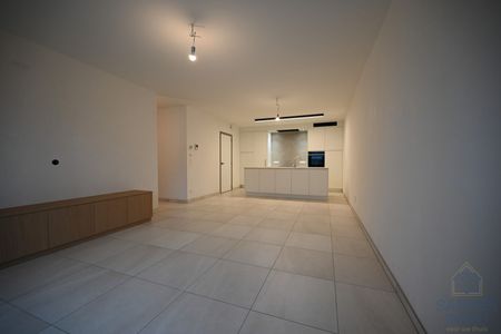 Te Huur: Ruim gelijkvloers appartement in het centrum van Ingelmunster 🏡 - Foto 3