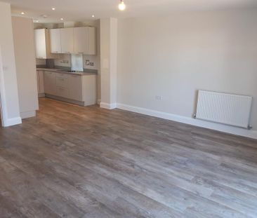 3 bedroom end of terrace house to rent - Photo 2