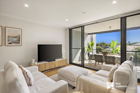 STUNNING TWO BEDROOM UNIT LOCATED ON THE ESPLANADE AT BEAUTIFUL REDLAND BAY - Photo 2