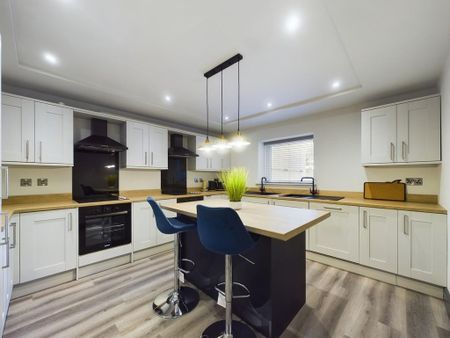 1 bedroom in a house share to rent - Photo 5