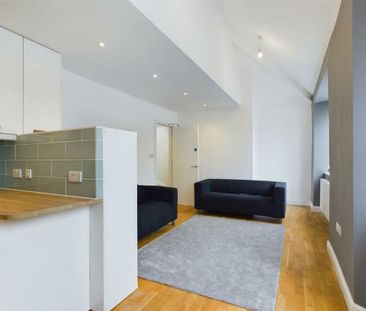 4 bedroom flat to rent - Photo 1