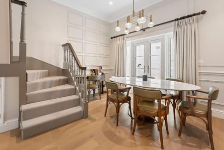 3 bedroom mews to rent - Photo 3
