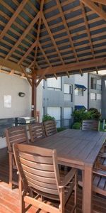 Top Floor 2 Bed 2 Bath Un-Furnished Apartment! - Photo 3