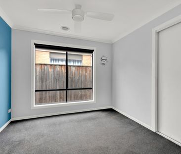 MODERN 4 BEDROOM FAMILY HOME! - Photo 2