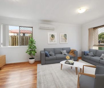 Modern Three-Bedroom Home with Private Courtyard and Entertaining S... - Photo 2