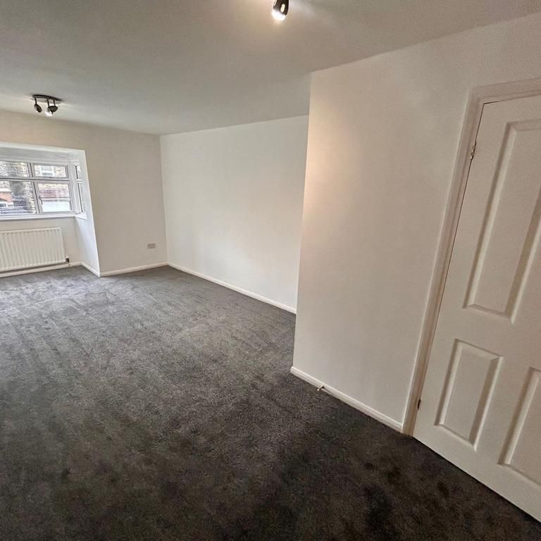 4 bedroom semi-detached house to rent - Photo 1