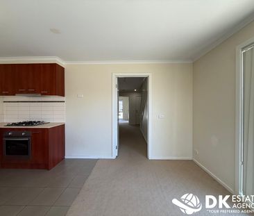 Modern 3 Bedroom Townhouse in Werribee - Photo 4