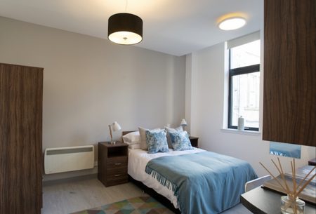 1 bedroom in a flat share to rent - Photo 2