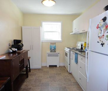 Fully Updated 2BR off of Beechwood - Photo 4