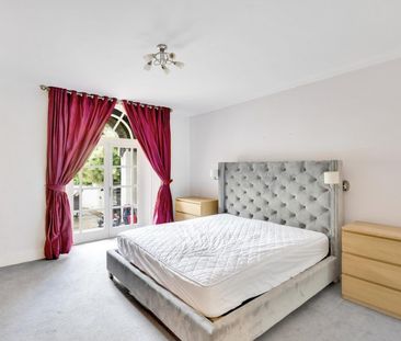 3 Bed Flat - Photo 1