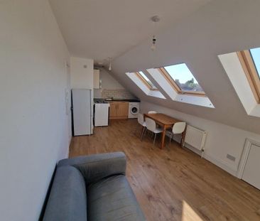 2 Bed Flat, Beatrice Avenue, SW16 - Photo 5