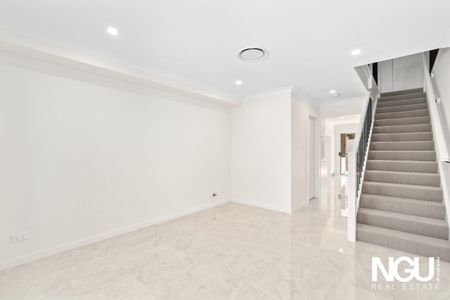 Elegant Townhouse Offering Comfort, Space & Prime Location! - Photo 5