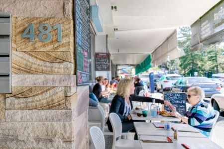 Renovated Beach Front One Bedroom Apartment with study/2nd bedroom - Photo 4