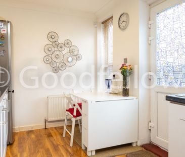 Dore Gardens, Morden, SM4 - Photo 2