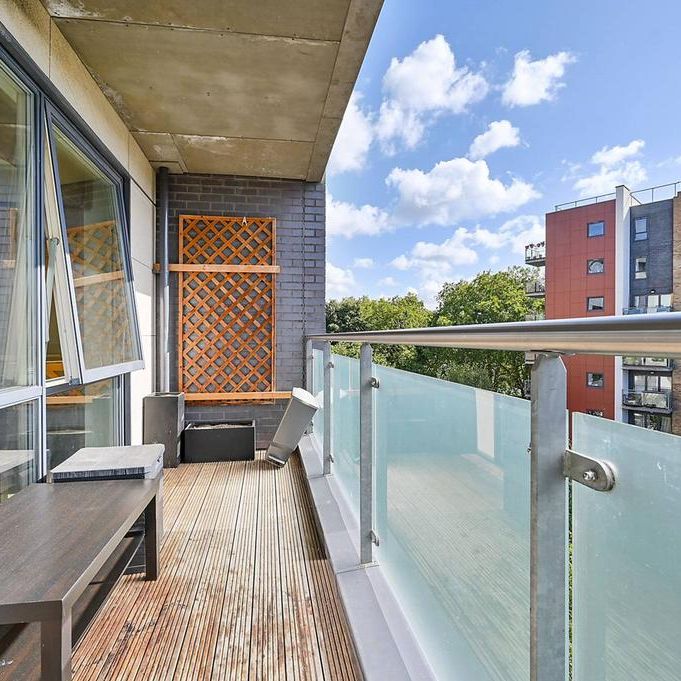 3 bedroom flat to rent - Photo 1