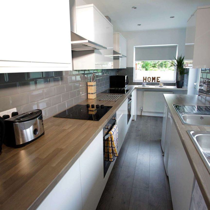 OX Living is proud to present this high-quality 6-bedroom co-living property, perfect for working professionals looking for stylish, stress-free living. Room 3 - Photo 1