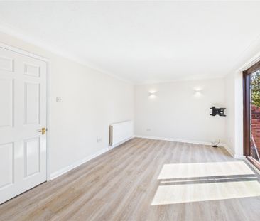 1 bedroom Flat in Lych Gate Close, Sandhurst - Photo 6