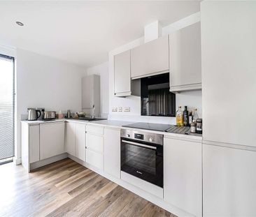 Ground floor one bedroom apartment with parking and its own entrance. - Photo 4