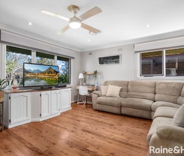 GREAT HOME! GREAT LOCATION! - Photo 1