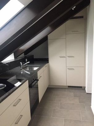 Charmante Dachwohnung zwischen Waffenplatz und Wollishofen - Foto 1