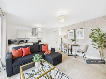 4 bedroom semi-detached house to rent - Photo 3