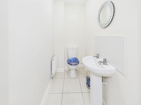 3 bedroom end of terrace house to rent - Photo 2