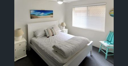 Furnished Unit - Opposite the Lake - Photo 5