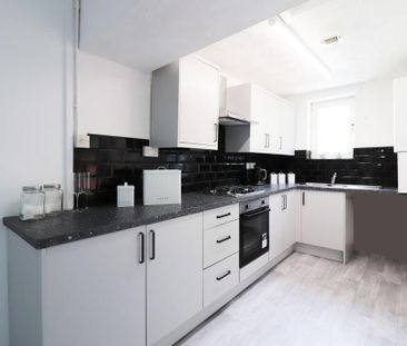 3 bedroom end of terrace house to rent - Photo 3