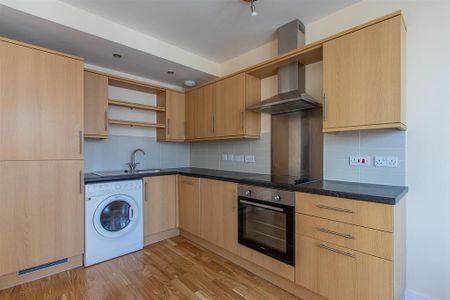 2 bedroom flat to rent - Photo 4
