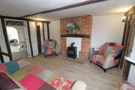 3 bedroom end of terrace house to rent - Photo 2