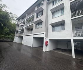 Unbeatable Strand Location - Photo 4