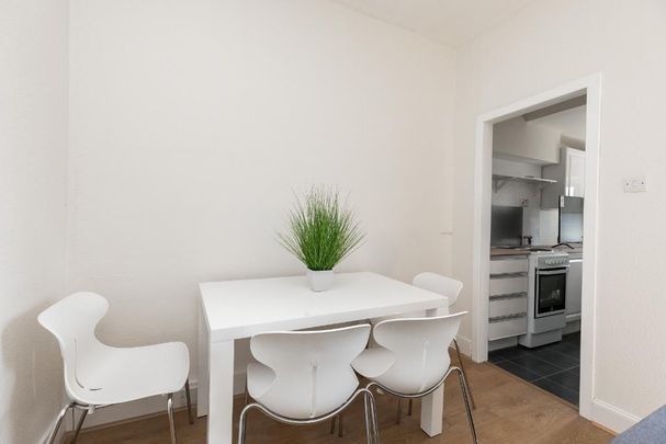 3 bedroom flat to rent - Photo 1
