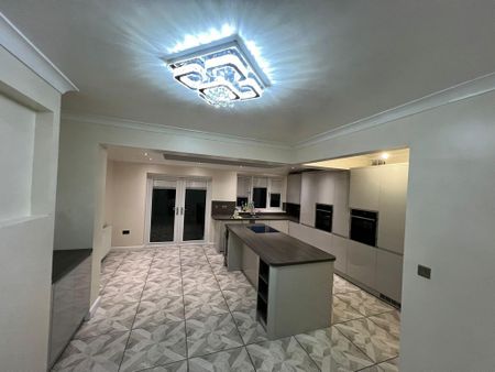 3 bedroom semi-detached house to rent - Photo 5
