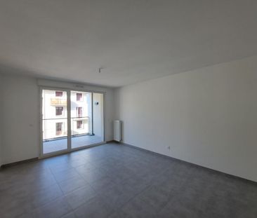 Location Appartement 2 pièces 45m² THONON LES BAINS 74200 - Photo 2