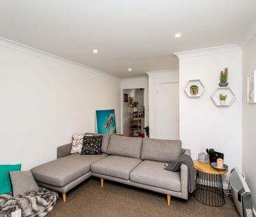 Renovated one bedroom unit on first floor of small block - Photo 2