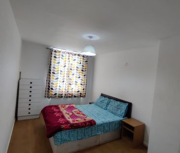 1 bedroom in a house share to rent - Photo 2