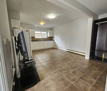 $1,800/1BR+1BA - GROUND FLOOR - FRASERVIEW - INTERNET & WATER INCLUDED - Photo 1