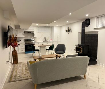 For Lease - 447 Taylor Mills Drive, Richmond Hill, Ontario - Photo 2