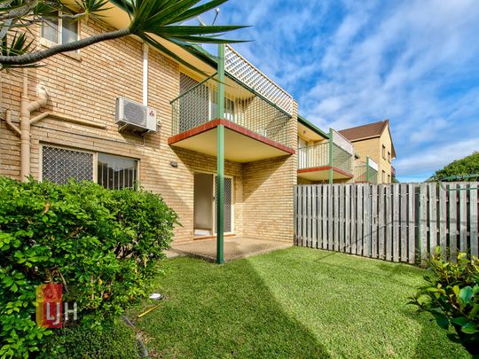 2 BEDROOM TOWNHOUSE WITH COURTYARD MAINTENANCE INCLUDED! - Photo 1