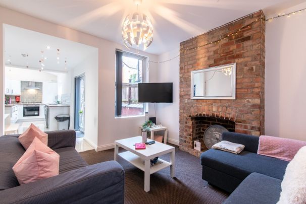 6 Bed Terraced House, Cottesmore Road, NG7 - Photo 1