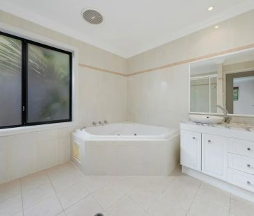 Spacious Family Retreat in Prime Newport Locale - Photo 1