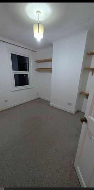 Room in a Shared House, Western Road Reading, RG1 - Photo 1