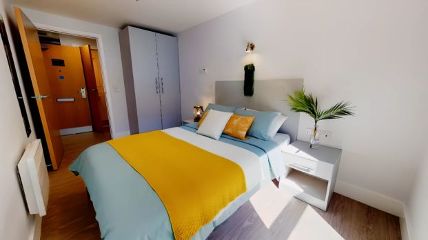 1 Bed Apartment - Photo 1