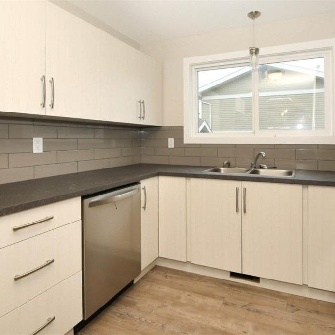 Beautiful 3 Bedroom Townhouse in Riverside Meadows - Photo 1